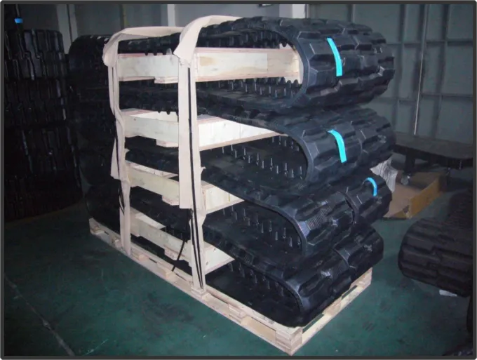 330X18 Rubber Paver Tracks, Traction, For Roadtec Asphalt Pavers, RP-195 (RP195)